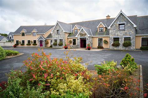 bunratty manor hotel website.